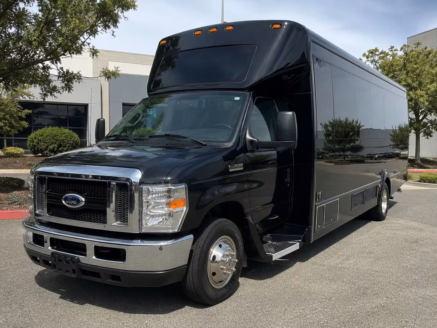 oklahoma city prom party buses for a grand entrance